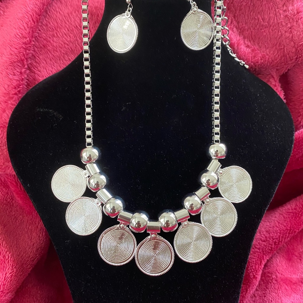 Spin the wheel necklace and earring set